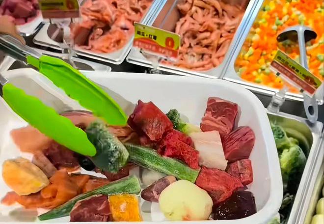 辣烫25一斤全是真肉上海狗有福了！CQ9电子破防了！上海惊现狗狗麻(图10)
